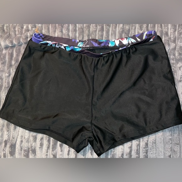 Tankini (S) swimsuit Floral Print w/black bottoms(with floral print on the top). - Picture 3 of 10